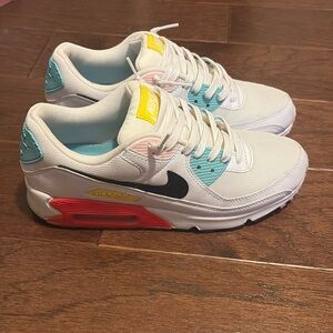 Womens size 10 Nike Air Maxes